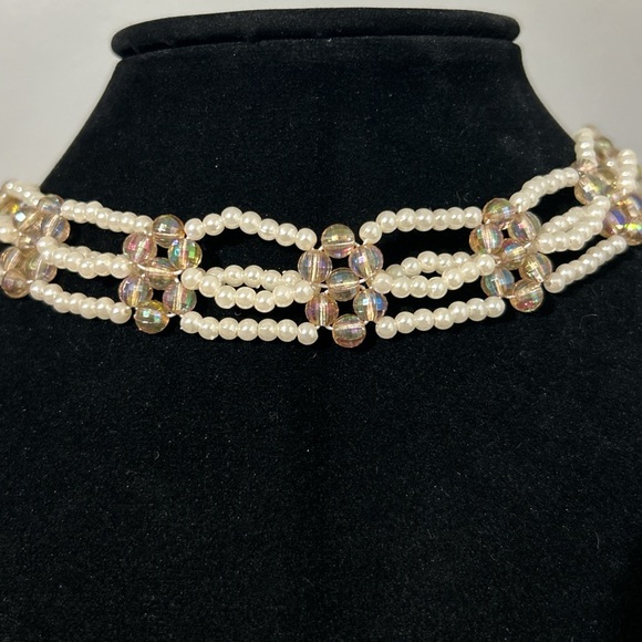 Elegant Pearl Choker Necklace - Picture 2 of 3